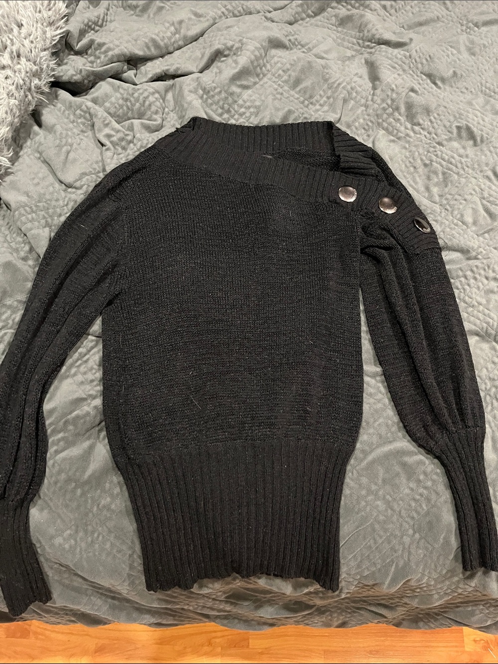 Guess Black Off-the-Shoulder Button-Shoulder Slushy Cut Sweater